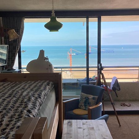 Tiny Apt W/ Balcony And Seaview, Even Out Of Your Bed ! Oostende Eksteriør billede